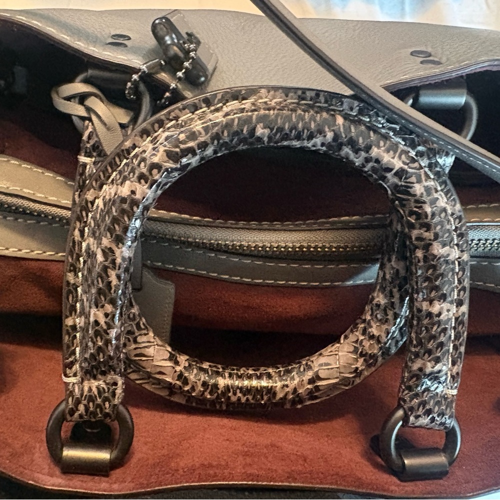 Coach Gray rogue 36 snake print handles - Picture 4 of 12